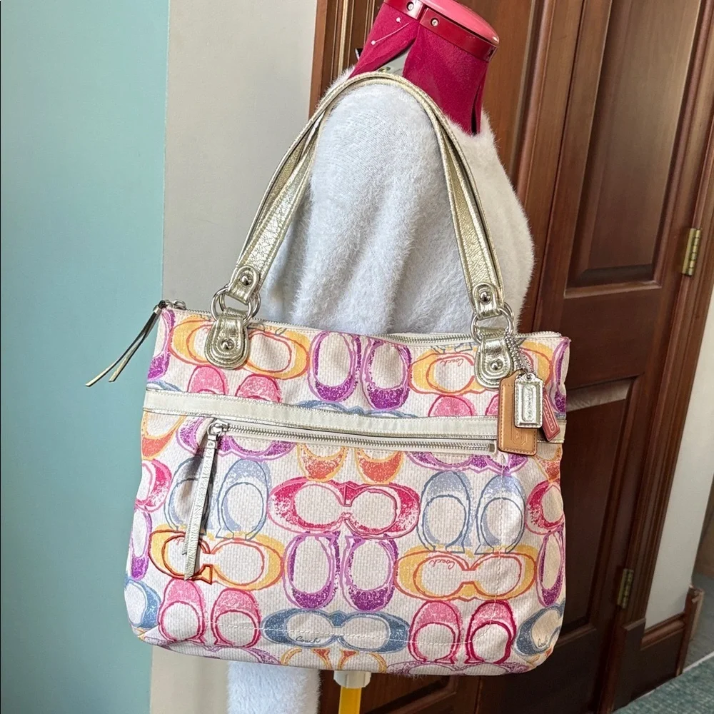 Coach  Poppy  ToteBag  Shoulder bag canvas  kissing C’s some embroidered 3 tags